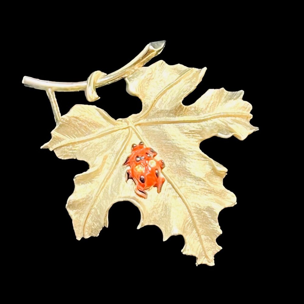 Vintage Sarah Coventry Gold Tone Leaf With Lady Bug Brooch (4626) - Picture 1 of 6